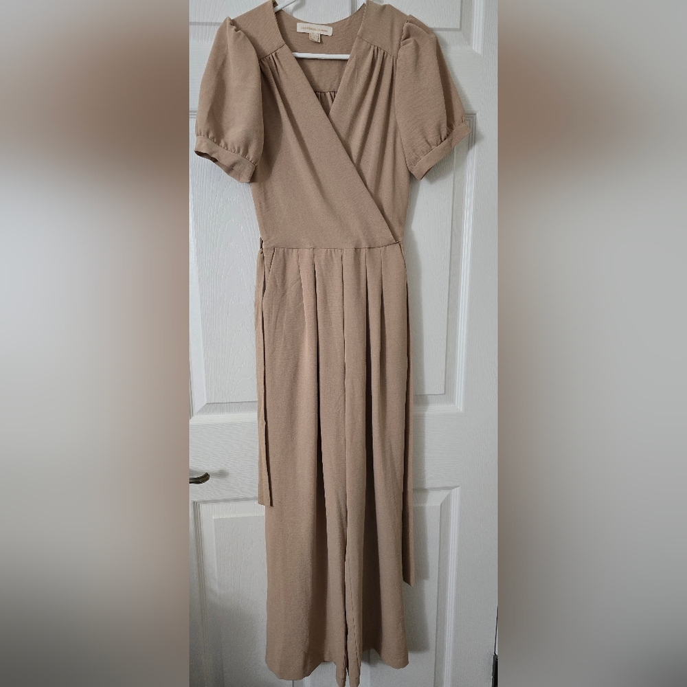 Monteau Women's Tan Short Sleeve Loose Jumpsuit - Small